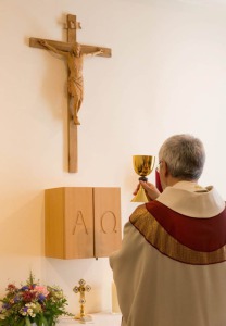 Bild von Andreas Schätzle bei der Wandlung in der Studiokapelle